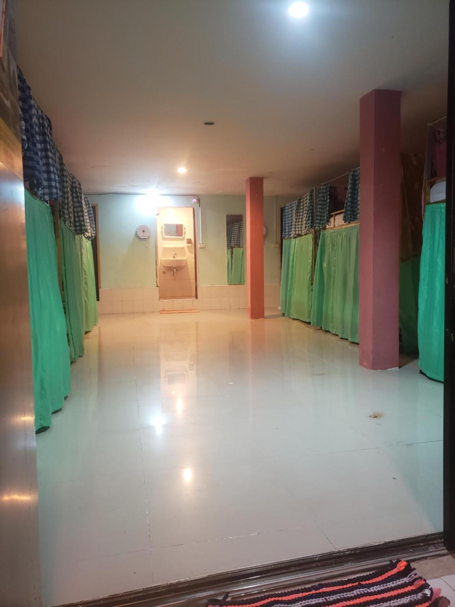 Lucky Dorm Hostel Phi Phi Don Exterior photo